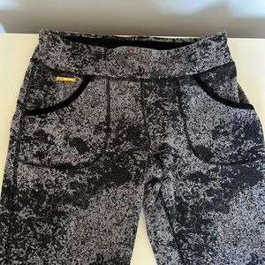 Lole Gray/Black Pattern Legging/Yoga Pant with Front Pockets, Medium